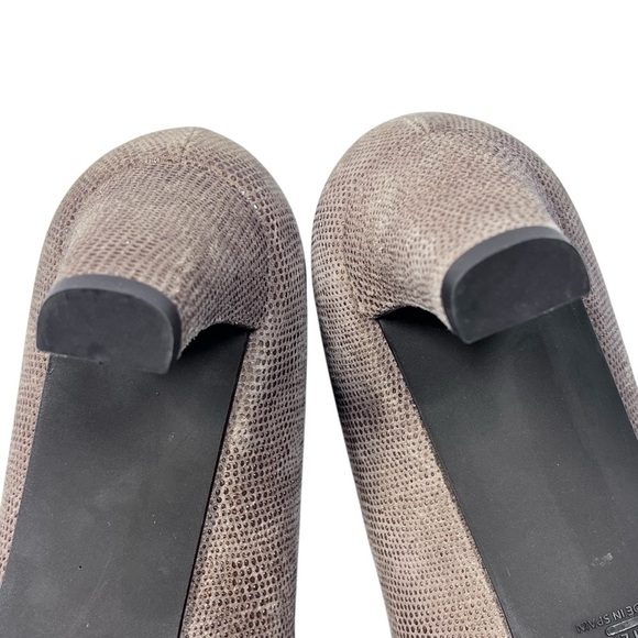 STUART WEITZMAN The Tube Textured Brown Napa Gold Buckle Square Toe Pumps Sz 7.5 - Picture 13 of 16